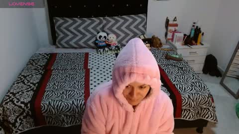 Snapshot of soniafuckboobs chatting on October 31, 5:42 am soniafuckboobs online show from October 31, 5:42 am