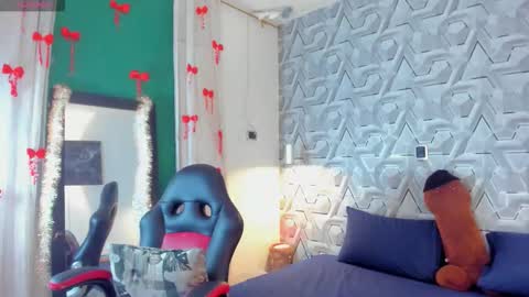 sophie online show from February 18, 7:40 am