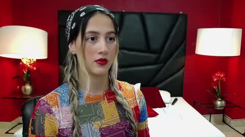 Snapshot of sophia_loreenn chatting on December 30, 3:23 pm Sofia online show from December 30, 3:23 pm