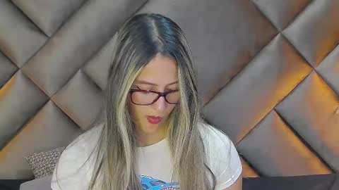Snapshot of sophia_loreenn chatting on October 3, 3:06 pm Sofia online show from October 3, 3:06 pm