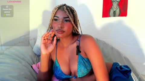 Sophie online show from April 11, 8:45 pm