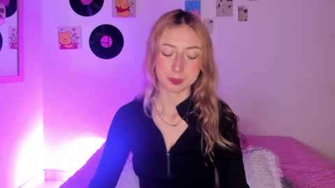 Sophie online show from April 11, 7:14 am