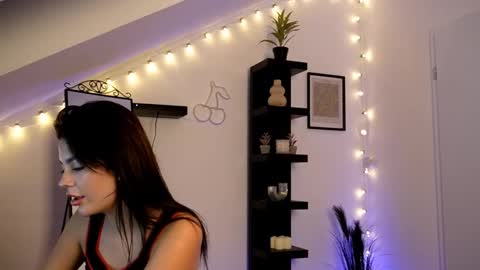 Snapshot of sophie_fleur chatting on October 8, 5:28 pm Sophie online show from October 8, 5:28 pm