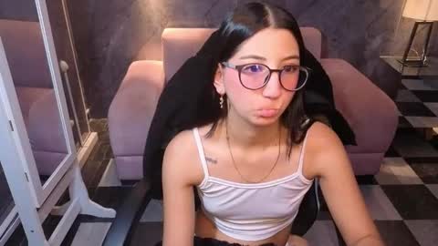 sophie_jones_b online show from June 1, 12:51 pm
