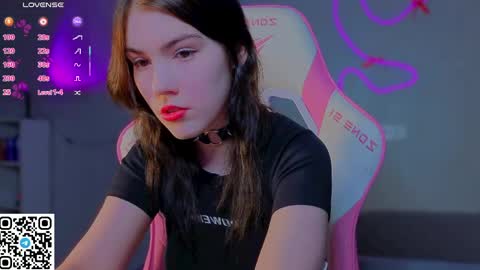 sophie_nomenal_ online show from April 2, 11:13 pm