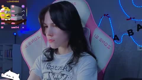 sophie_nomenal_ online show from January 9, 2:32 pm