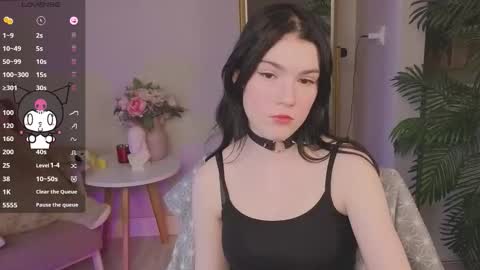 sophie_nomenal_ online show from October 3, 9:42 pm