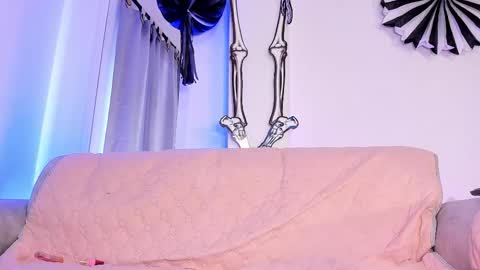 sophie_w1 online show from October 31, 1:26 pm