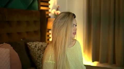 Sophie online show from December 2, 6:04 am