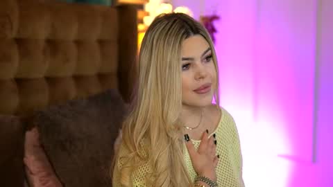 Sophie online show from November 3, 5:44 am