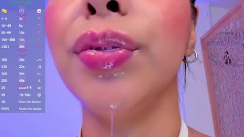 Snapshot of sophierooy chatting on December 18, 6:46 pm sophierooy online show from December 18, 6:46 pm