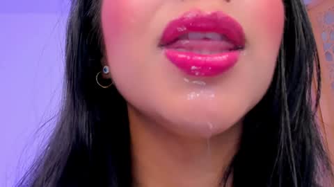 Snapshot of sophierooy chatting on December 7, 6:04 pm sophierooy online show from December 7, 6:04 pm