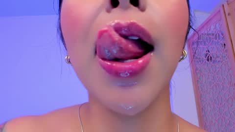 Snapshot of sophierooy chatting on January 8, 4:33 pm sophierooy online show from January 8, 4:33 pm