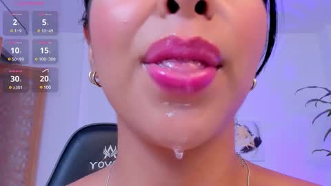 Snapshot of sophierooy chatting on February 21, 9:11 pm sophierooy online show from February 21, 9:11 pm