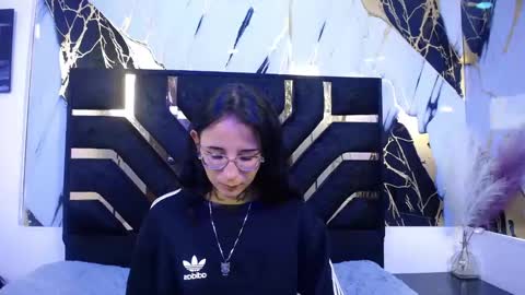 sophieesmithcs online show from April 6, 8:43 pm