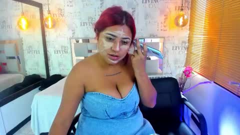 Snapshot of sophiia_13 chatting on October 20, 12:41 pm Sofi online show from October 20, 12:41 pm