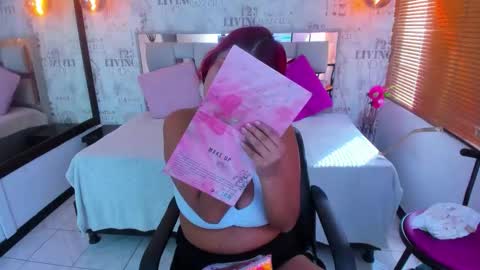 Snapshot of sophiia_13 chatting on October 9, 1:04 pm Sofi online show from October 9, 1:04 pm