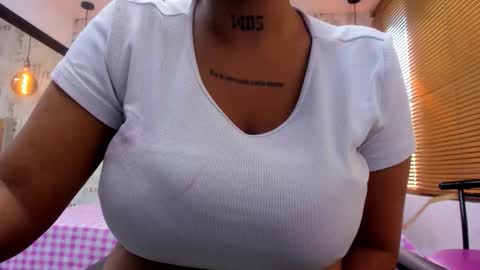 Snapshot of sophiia_13 chatting on October 15, 12:52 pm Sofi online show from October 15, 12:52 pm