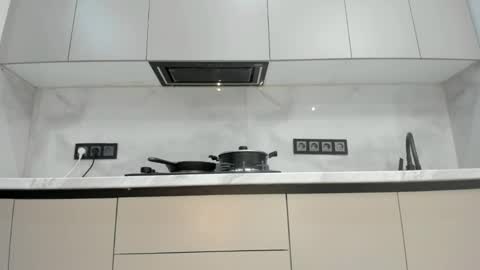 Mia online show from March 23, 4:29 am