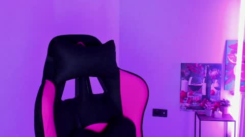 Jennie online show from April 8, 1:35 pm