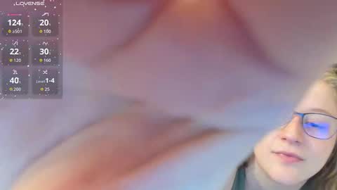 Bunnydathug online show from December 17, 9:57 am