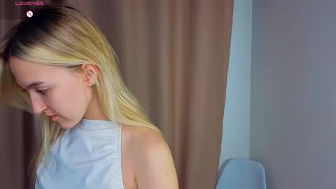 Mary online show from April 16, 6:18 pm