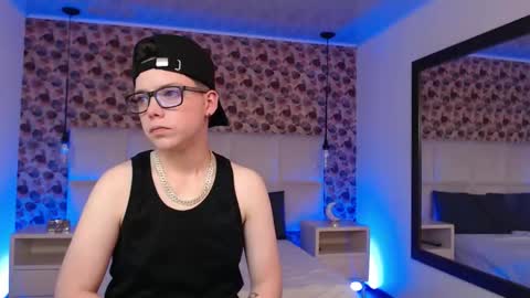 Snapshot of spencerm_ chatting on October 18, 8:32 pm spencerm_ online show from October 18, 8:32 pm