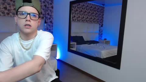 Snapshot of spencerm_ chatting on October 20, 9:18 pm spencerm_ online show from October 20, 9:18 pm