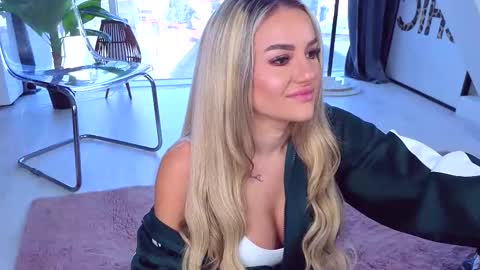 Anna online show from October 11, 11:25 am