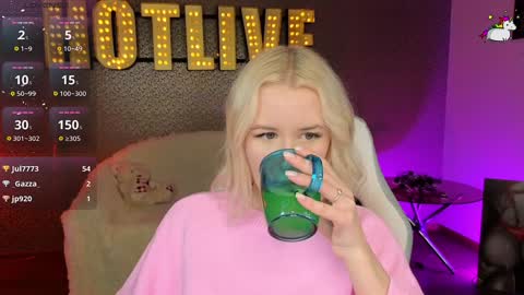 Snapshot of springajara chatting on January 11, 8:22 am Vetta online show from January 11, 8:22 am