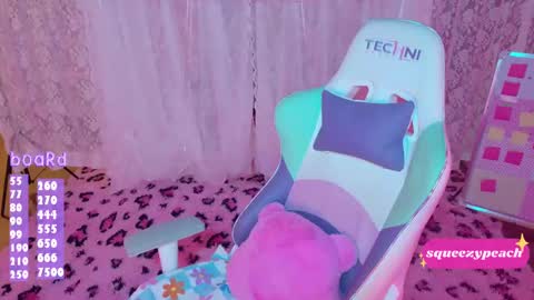 squeezypeach online show from September 25, 10:40 pm