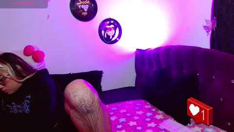 Snapshot of squirt_charlotte chatting on January 26, 5:34 pm HELLO WELCOME MY NAME IS CHARLOTTE OY A NEW GIRL online show from January 26, 5:34 pm