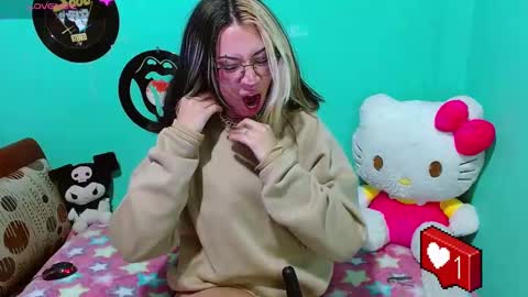 Snapshot of squirt_charlotte chatting on December 10, 5:17 am HELLO WELCOME MY NAME IS CHARLOTTE OY A NEW GIRL online show from December 10, 5:17 am