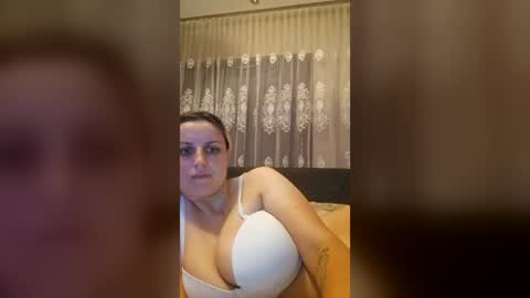 Amelly online show from August 5, 9:10 pm