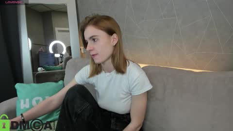 Stacey GMT5 Mo Tu We Th Fr Sa 3am -10am online show from December 2, 2:02 am