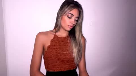 Mia online show from April 2, 1:41 pm