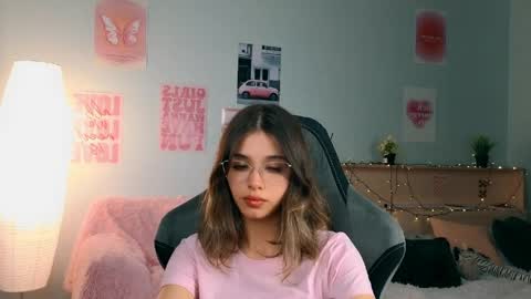 Sara online show from May 31, 6:09 pm