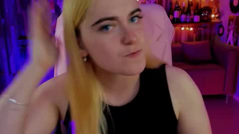 stef_nicks online show from September 10, 9:20 am