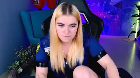 stef_nicks online show from September 12, 9:51 am