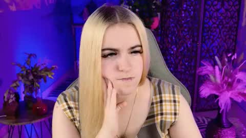 stef_nicks online show from September 29, 9:58 am