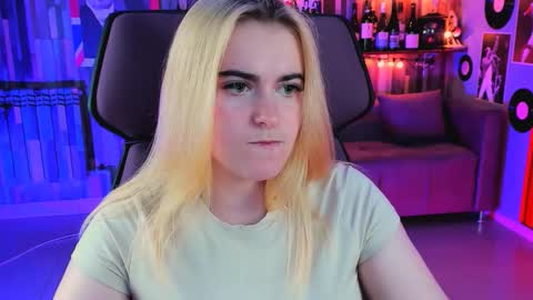 stef_nicks online show from September 11, 9:42 am