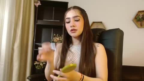 stefannycipriani_ online show from March 18, 2:33 pm