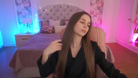 stellahoneywell online show from December 18, 7:46 am