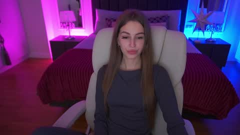 stellahoneywell online show from April 6, 1:01 pm