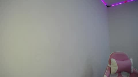 Emma online show from February 9, 9:39 pm