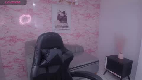 Snapshot of stephania_t chatting on January 8, 3:19 am Stephania online show from January 8, 3:19 am