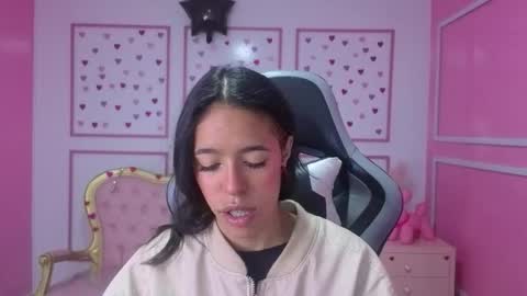 Snapshot of stephania_t chatting on October 20, 12:19 pm Stephania online show from October 20, 12:19 pm