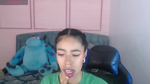 Snapshot of stephania_t chatting on February 1, 10:37 am Stephania online show from February 1, 10:37 am