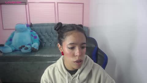 Snapshot of stephania_t chatting on March 1, 10:34 am Stephania online show from March 1, 10:34 am