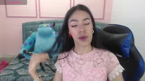 Snapshot of stephania_t chatting on January 27, 10:27 am Stephania online show from January 27, 10:27 am